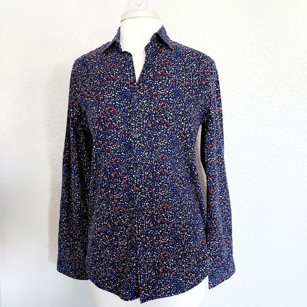 ⭐️5/$20 Denim & Flower Blue Microfloral Long Sleeve Button Up Size Small